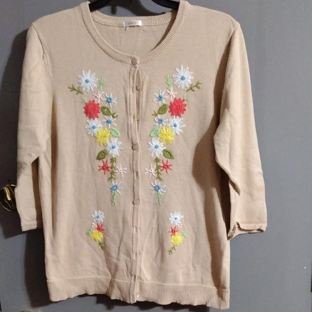 2 For $ 8 Sale Floral Embroidered Comfortable And Stylish Beige Cardigan Sweater - Picture 1 of 3
